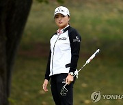 고진영, LPGA 투어 시즌 2승 보인다..2R 단독 선두로(종합)