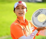 [포토] 우승 김효주 'KLPGA 통산 12승에 빛나는 미소'