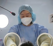 의료자원봉사 나선 김미경 교수