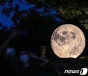 '한가위 보름달' 서울 오후 6시59분 출몰..흐린 날씨에 관측 어려울 수도