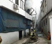 서울 사당동 3층 건물에서 불..1명 사망