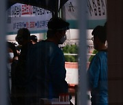 정부 "최근 수도권 확진자 80% 육박.. 추석 때 이동 자제해달라"