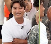 [TV엿보기] '뭉쳐야 찬다2' 이장군·김현동, 환호 세례 부른 식스팩 복근 대결
