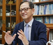 [인터뷰]허희영 교수 "대한항공의 아시아나 인수, 독과점 우려 없다"