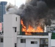여의도 한 아파트 옥상에서 화재 발생