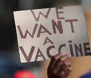 접종률 71% 대 1.9%..확 기울어진 백신의 세계