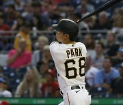 '멀티 출루' 박효준, MLB 데뷔 첫 3루타 폭발..피츠버그도 승리