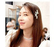 '설경구♥' 송윤아, 전소민 머리핀으로 예쁨지수 UP..이 미모가 내년에 50살?