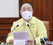 홍남기 "수출입 물류 애로 총력 대응..임시선박 12척 투입"