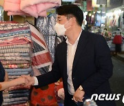 '전북 전주 전통시장 찾은 박용진'