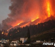 스페인 카나리아 제도서 50년 만에 화산 폭발..주민 1만명 대피