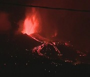 카나리아제도 화산 폭발..용암 300m 치솟아 1만 명 대피