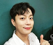 하이라이트 윤두준 "모두 건강하고 행복한 명절 보내세요" [인스타]