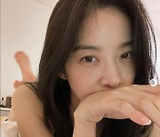 이청아, 비현실적 미모 일상은 친근감 가득..정소민 "할 일 미루는 중에도 아름답네"