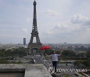 APTOPIX France Tightrope Eiffel Tower