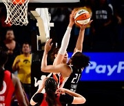 WNBA 박지수, 정규리그 최종전서 팀 승리 지키는 블록슛(종합)