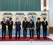 문대통령·BTS 초청 유엔 SDG란.."미래비전 제시 최적 무대"