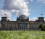 (FILE) GERMANY ELECTION BUNDESTAG