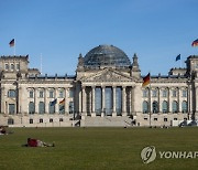(FILE) GERMANY ELECTION BUNDESTAG