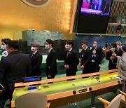 BTS 지민, 유엔 사무부총장 손길에 깜짝..긴장 속 의연한 태도