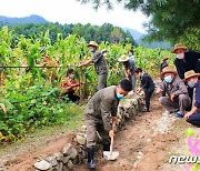 북한 "농작물 보호 투쟁에 한사람 같이"..농장들 소개