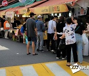 추석연휴에도 신규 확진 1729명..임시선별검사 6만건