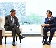 文대통령 "슬로베니아와 원전 협력 확대 기대..韓 기업 참여하길"