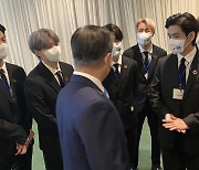 [포토] 'SDG 모먼트' 문 대통령과 BTS 앙상블