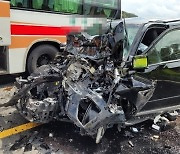 SUV 중앙선 넘어 승용차·버스 추돌..1명 사망·16명 부상
