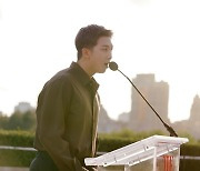 메트로폴리탄 미술관 한국실 방문 소감 말하는 RM