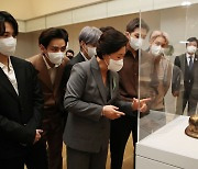 김정숙 여사, BTS와 메트로폴리탄 미술관 방문