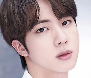 "김석진 웃음소리 10분이면 천국行' 방탄소년단 진, 최고 비주얼의 마음 달래주는 보컬 비현실적 매력