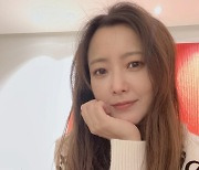 '박주영♥' 김희선, 45세 딸맘의 청순 미모..송윤아·오나라 '감탄'