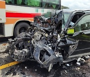 SUV 중앙선 넘어 승용차·버스 '꽝꽝'..1명 사망·16명 부상(종합2보)