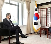 화이자 CEO 만난 문재인 대통령