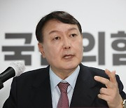 군필자 임금 올리고 청약 가점..윤석열, 洪에 쏠린 MZ 표심 정조준