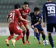 박정인 장군·김인성 멍군, 서울 이랜드-부산 1-1 무승부