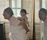 김수미, 조이 업고 에너지 충전 "손녀 때문에 더 살아야 돼!"