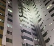 울산 19층짜리 아파트서 불..주민 80여명 대피