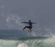 [Photo News] World surfing champions