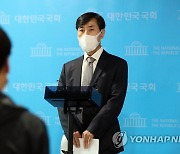 '최저임금 동결' 공약 발표하는 하태경
