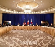 한·미·일, 한미 외교장관 연쇄회담.."창의적 대북관여 방안 논의"