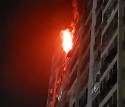 목포 산정동 한 아파트서 화재..주민 1명 전신화상
