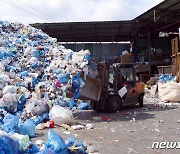 '넘쳐나는 재활용쓰레기'