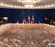 한미일·한미 외교장관 연쇄 회담..비핵화·창의적 대북 관여 논의