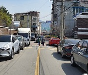'도로로 내몰리는 보행자'..충북 어린이보호구역 불법 주정차 횡행