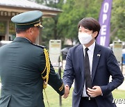 한국전쟁 참전용사 기념비 방문한 이준석 대표