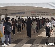 '연휴 뒤 폭발' 오후 9시 2126명 확진..동시간 역대 최다(종합2보)