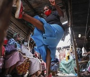 K-호신술, 태권도로 성폭행범과 싸우는 케냐 할머니들