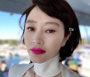 김혜수, 원조 글래머여신의 파격 비주얼에 한지민 "띠용"